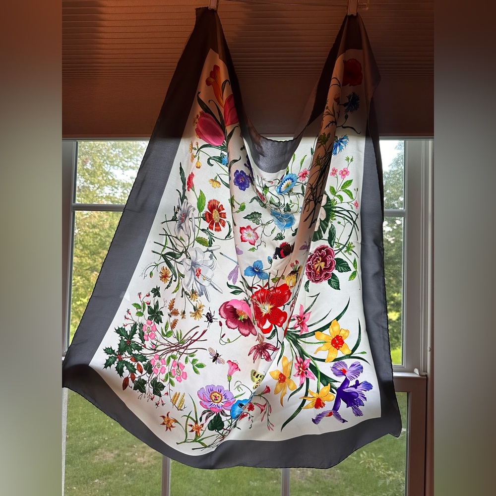 Like new Vintage Gucci Scarf. I bought it and wore it once. Beautiful design!